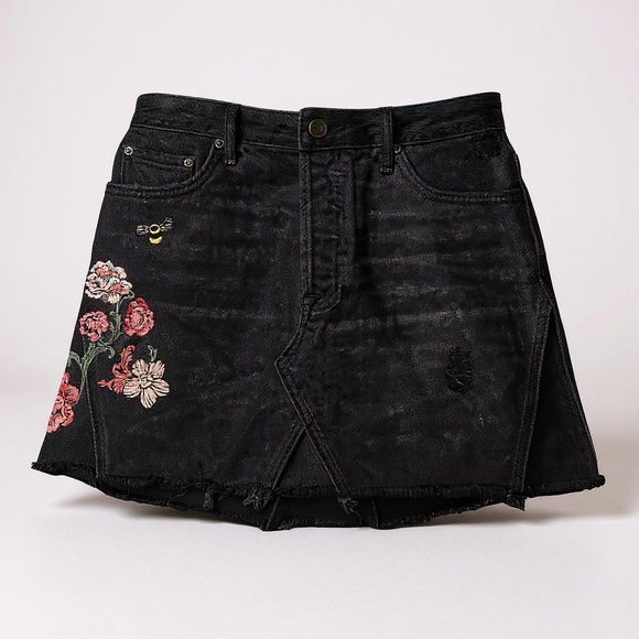 GRLFRND Dresses & Skirts - Grlfrnd Denim Mini Skirt Floral Embroidered Raw Hem‎ 
Size 27 country Field